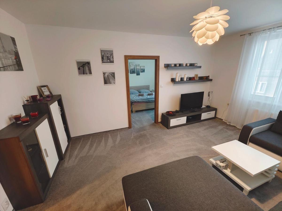 Apartmán v centru KLV Exterior foto